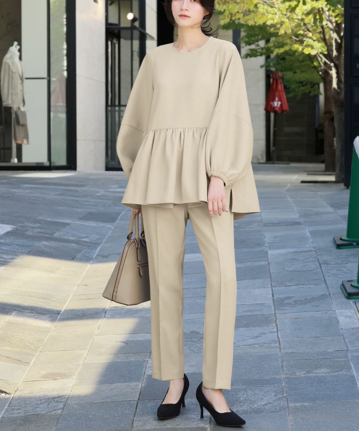 身長：165cm　着用サイズ：Mサイズ　B：77 / W：57 / H：79