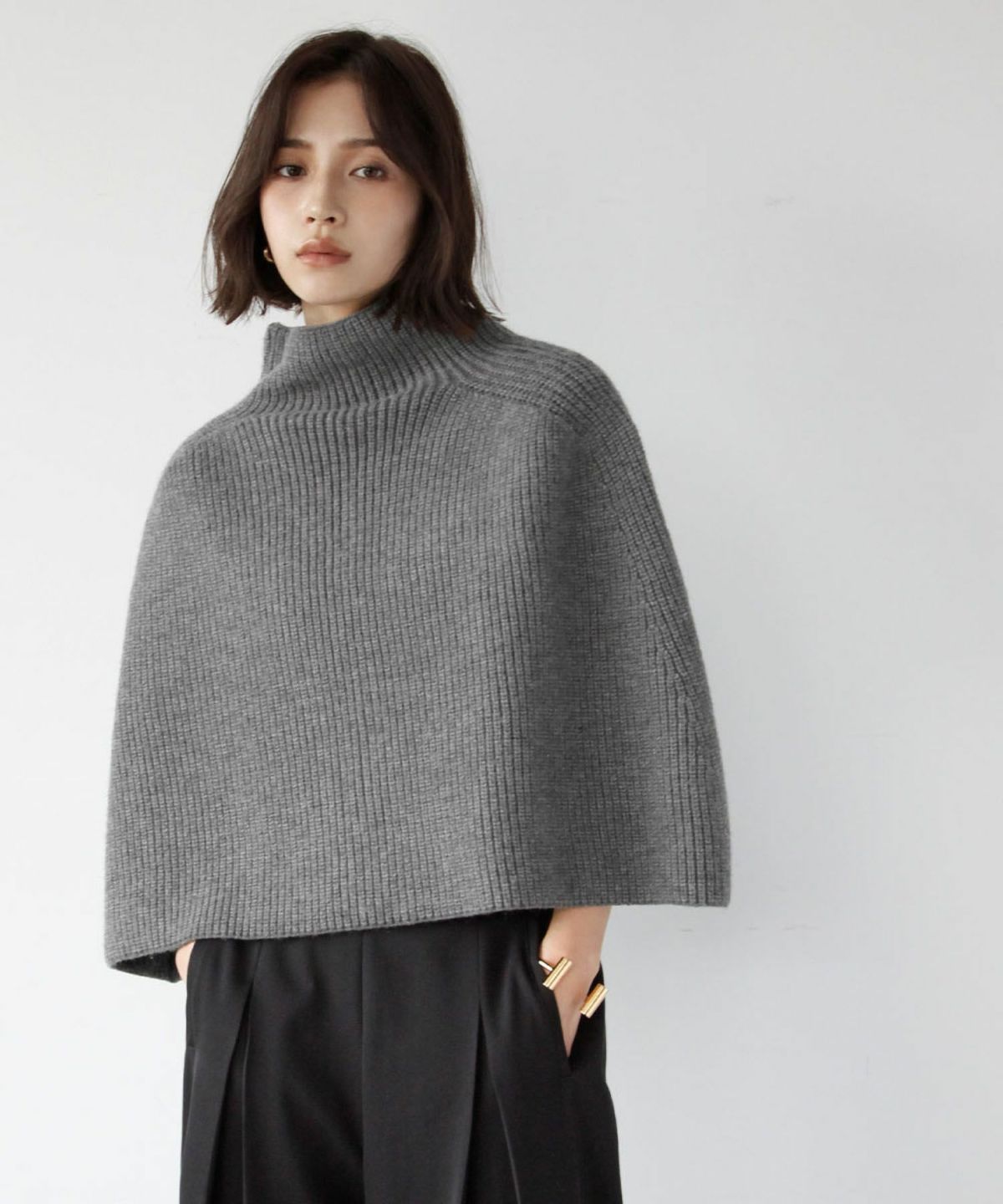 プリーツプリーツ　ハイネック　ポンチョ　グリーン PLEATS PLEASE ISSEY MIYAKE – isseymiyake.com