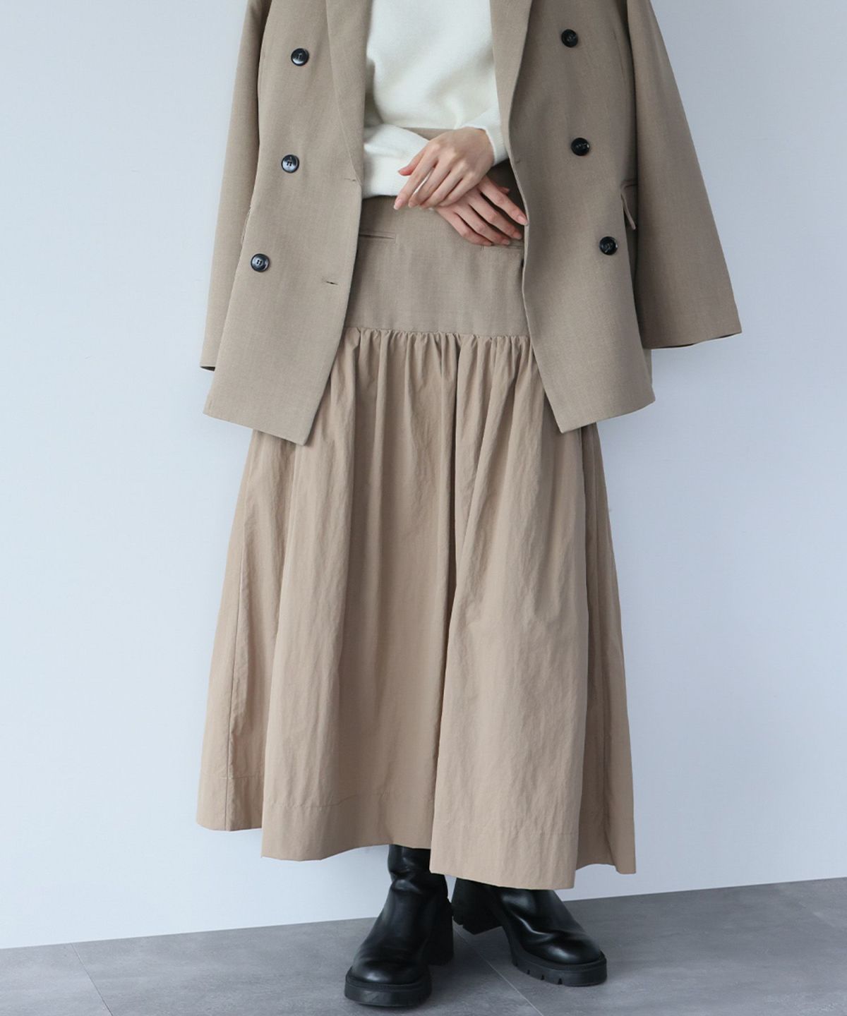 身長：165cm　着用サイズ：FREE　B：77 / W：57 / H：85