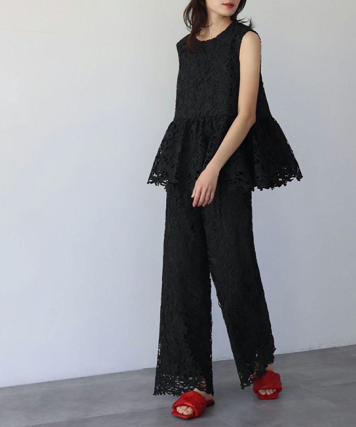 約10万円　新品　エリザ　ボルト2WAYレース　ブラウス　パンツ　セットアップ デイリー・カジュアル対応 | ブラウス＆パンツの2点セットアップ