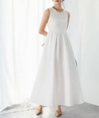 身長：165cm　着用サイズ：FREE　B：77 / W：57 / H：79