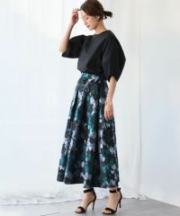 身長：165cm　着用サイズ：FREE　B：77 / W：57 / H：79