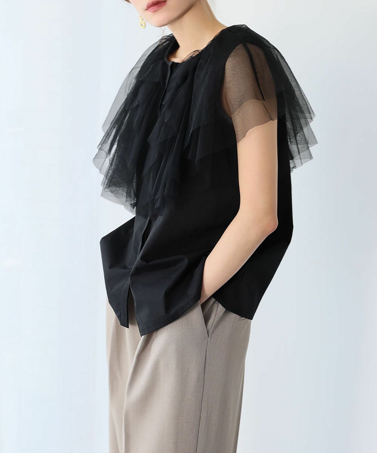 身長：165cm　着用サイズ：FREE　B：77 / W：57 / H：79