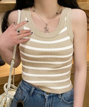 ベージュ