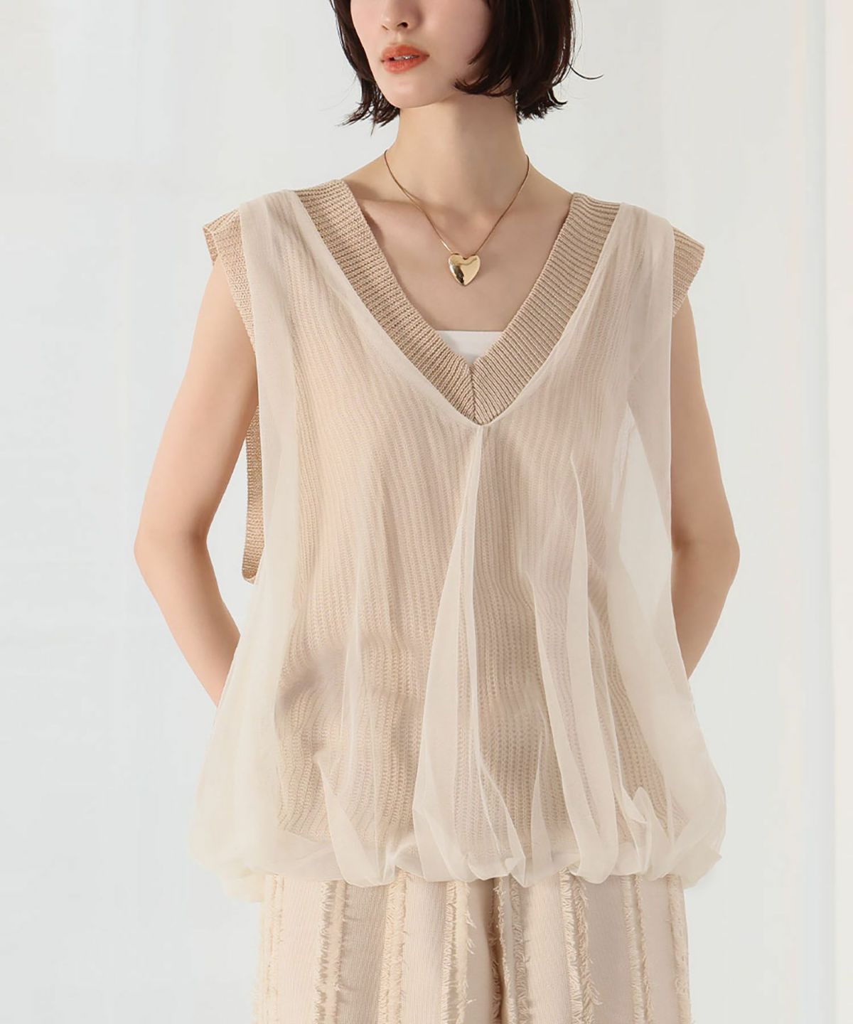 ライトベージュ