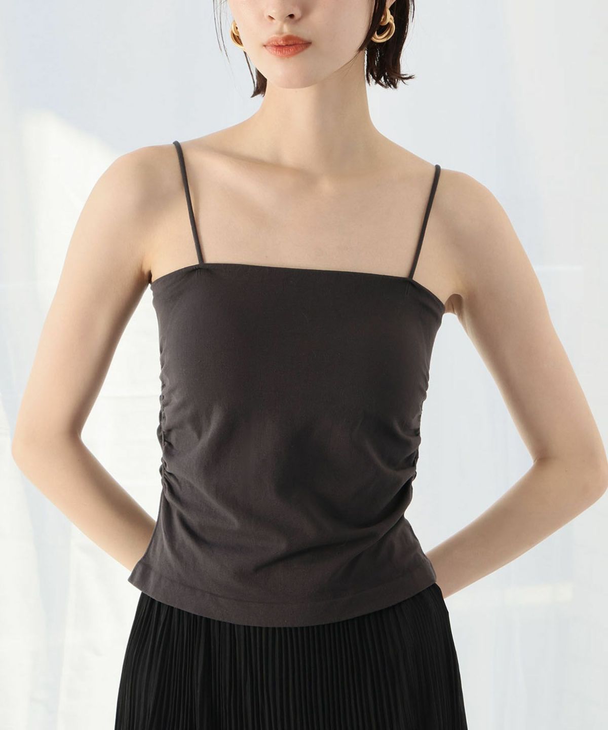 チャコールグレー