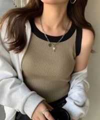ベージュ