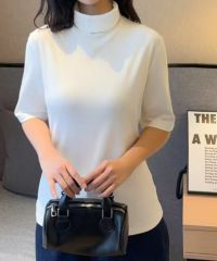 オフホワイト