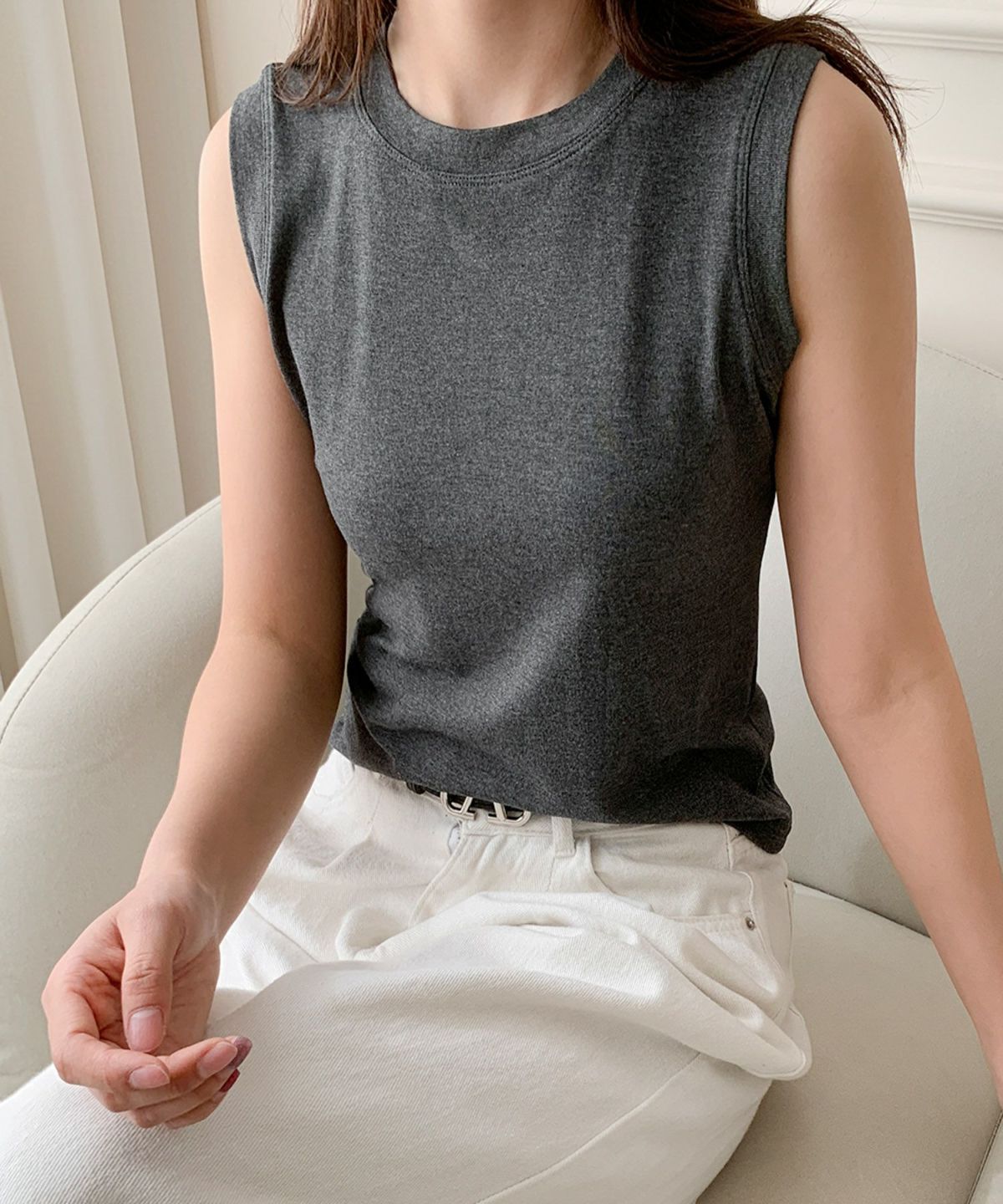 チャコールグレー