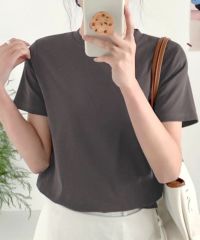 ダークグレー