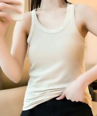 ベージュ