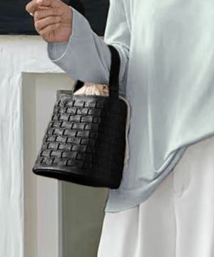 ブラック