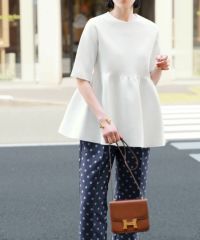 身長：164cm　着用サイズ：FREE　B：79.5 / W：58 / H：82.5