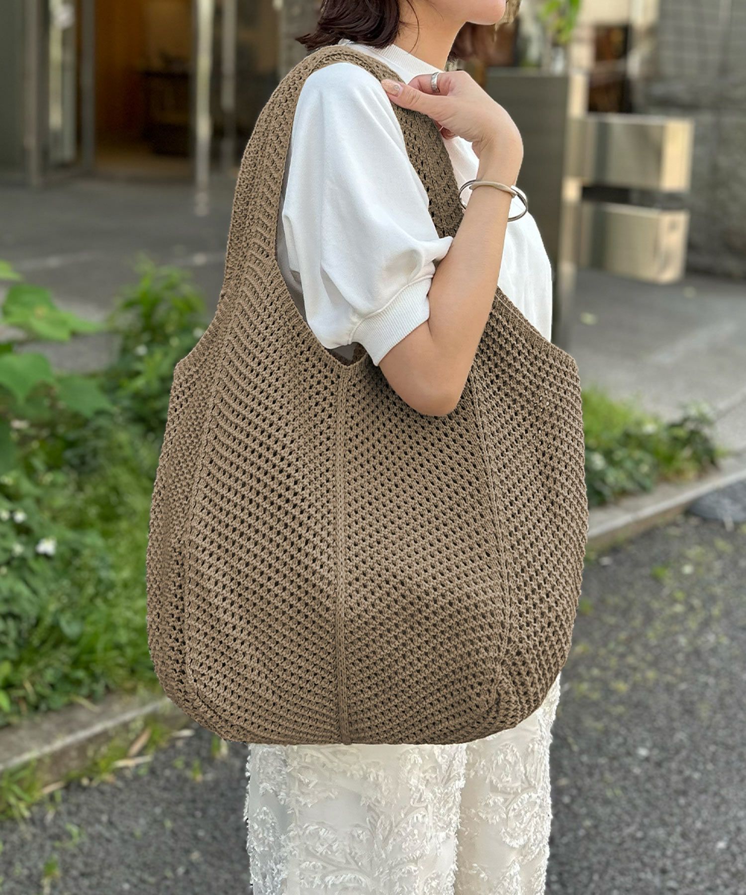 ベージュ