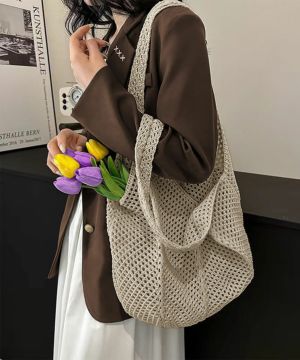 ベージュ