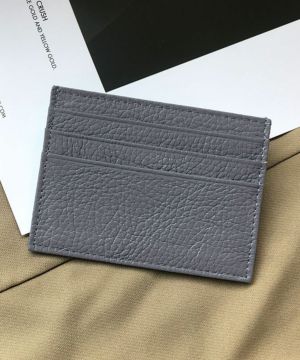 グレー