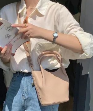 ピンクベージュ
