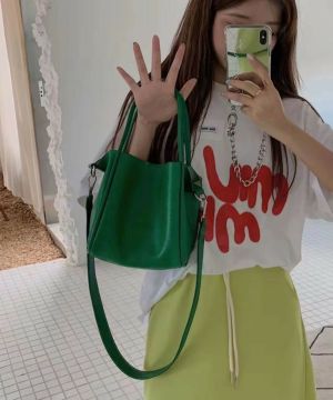 グリーン