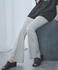 グレー