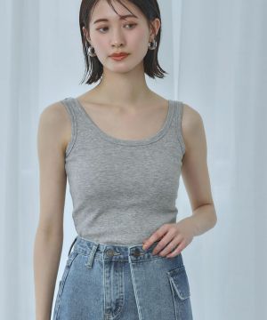 グレー