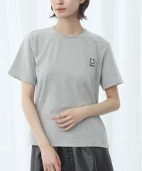 グレー