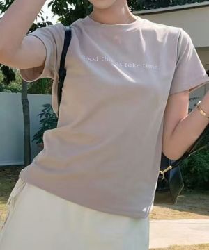 ベージュ