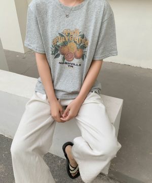グレー