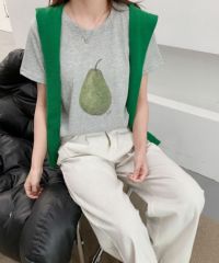 グレー