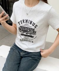 グレー