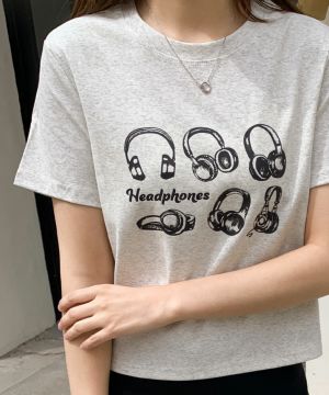 グレー
