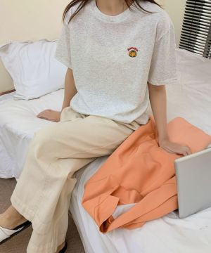 ライトグレー