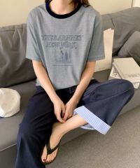 グレー