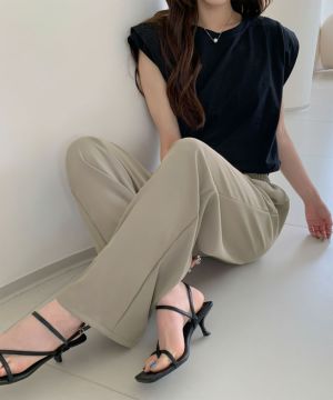 ベージュ