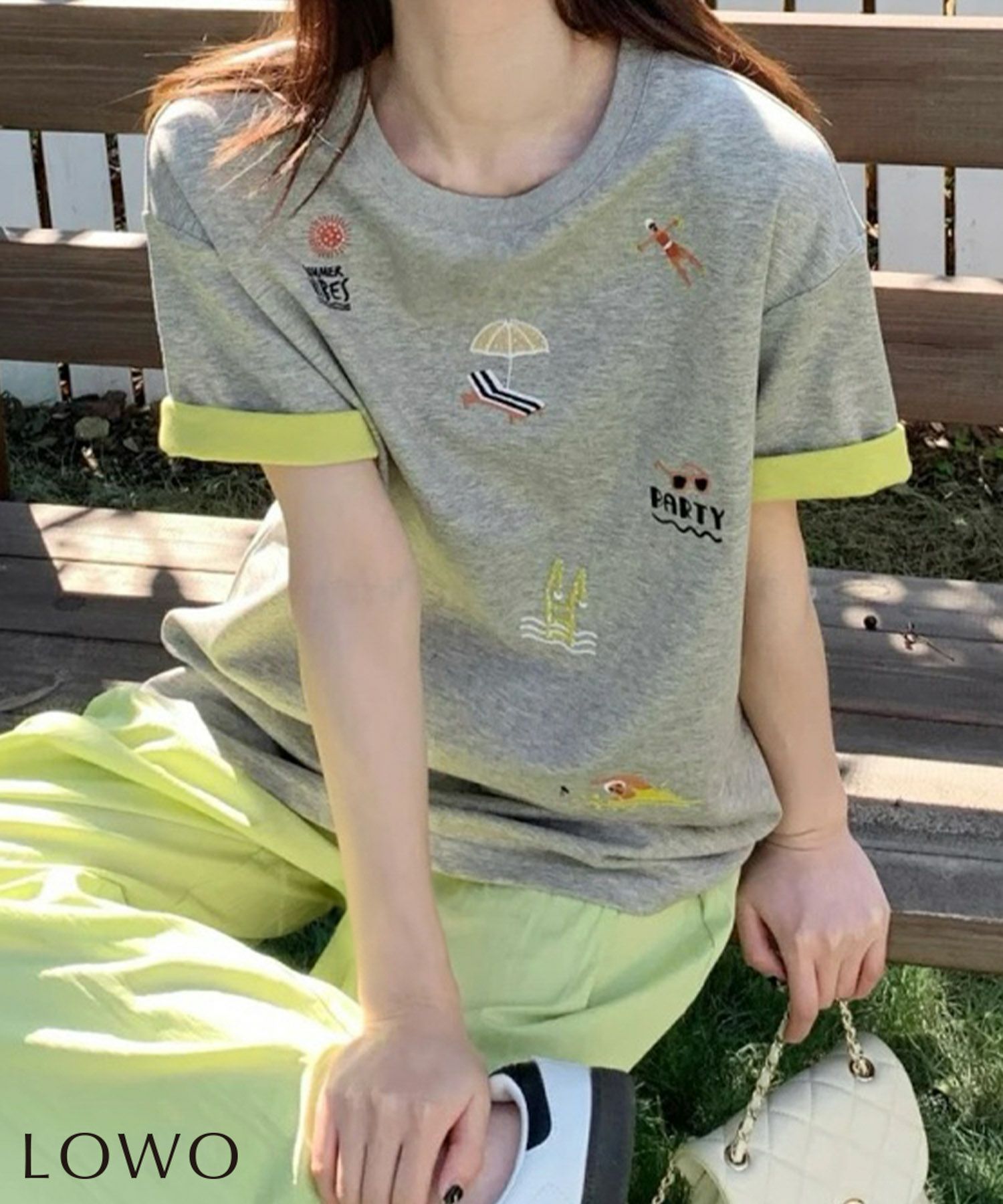 グレー