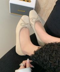 ベージュ