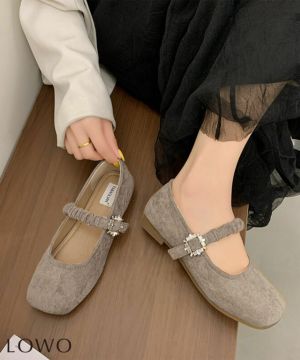 ベージュ