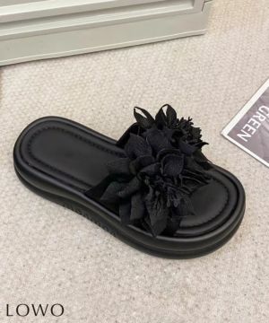 ブラック