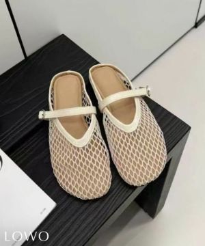 ベージュ
