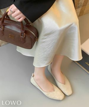 ベージュ