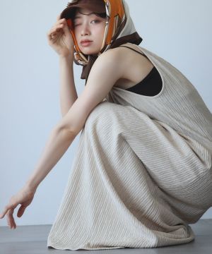ベージュ