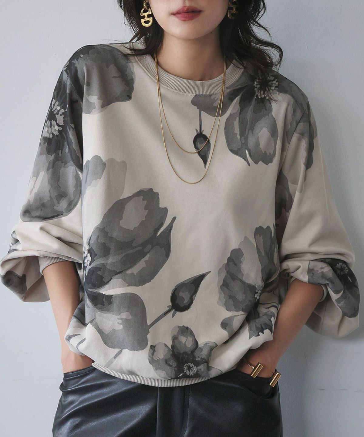 身長：165cm　着用サイズ：FREE　B：77 / W：57 / H：79