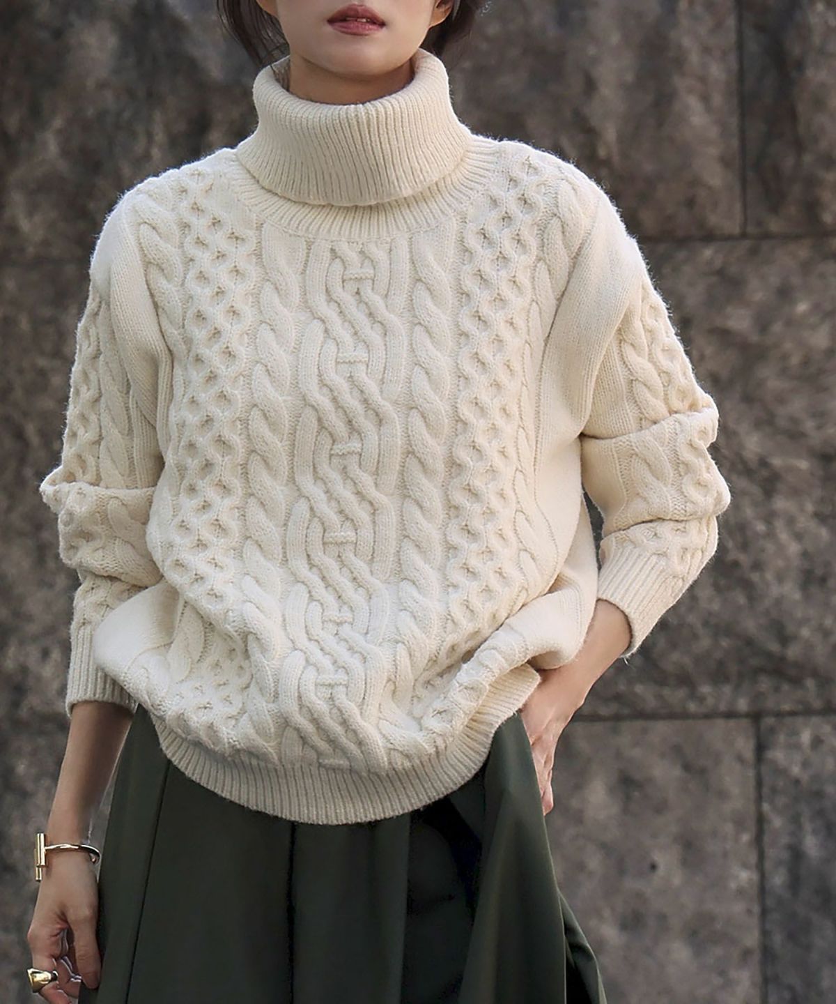 身長：165cm　着用サイズ：FREE　B：77 / W：57 / H：79