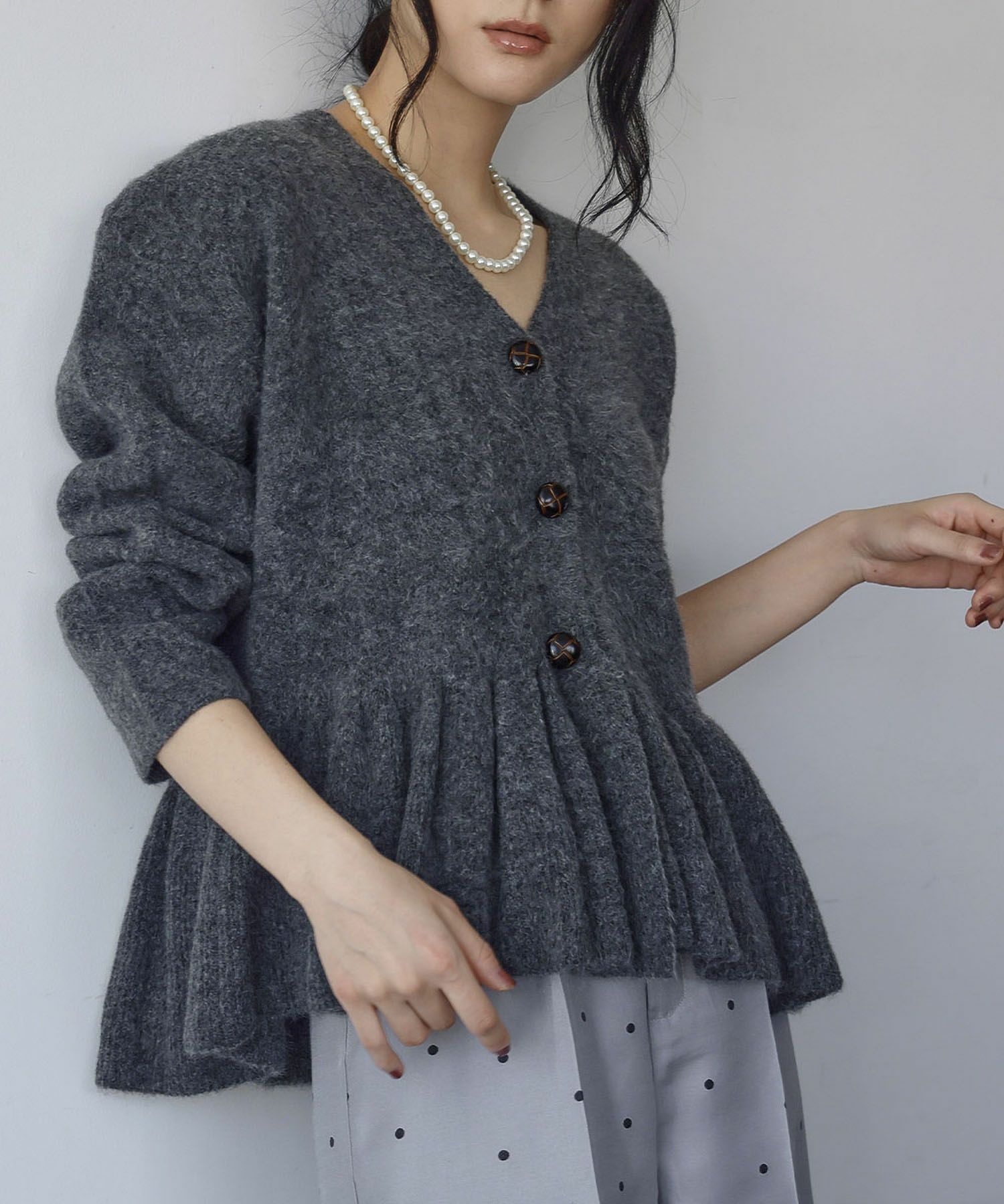 お値下げできます　TONAL ペプラムニットカーデ　グレー アウトレット通販 ファッション 【TONAL】ペプラムニットカーデ グレー